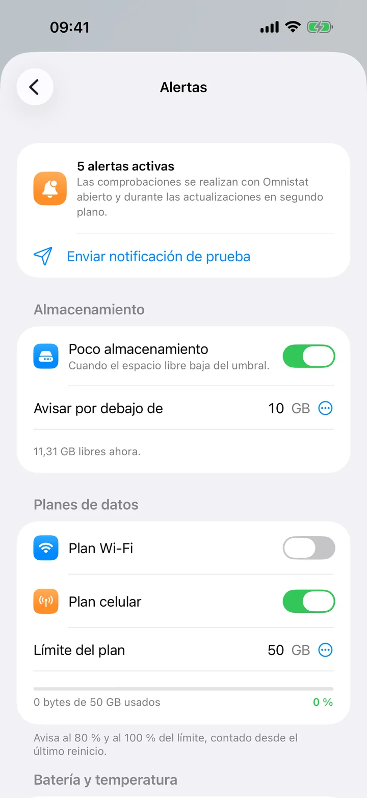 La pantalla Alertas con interruptores para poco almacenamiento y planes de datos, y sus umbrales.