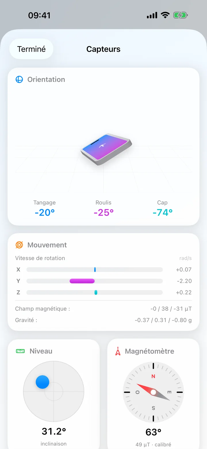 L’écran Capteurs avec un modèle 3D de l’appareil, le tangage, le roulis et le lacet, un niveau et une boussole.