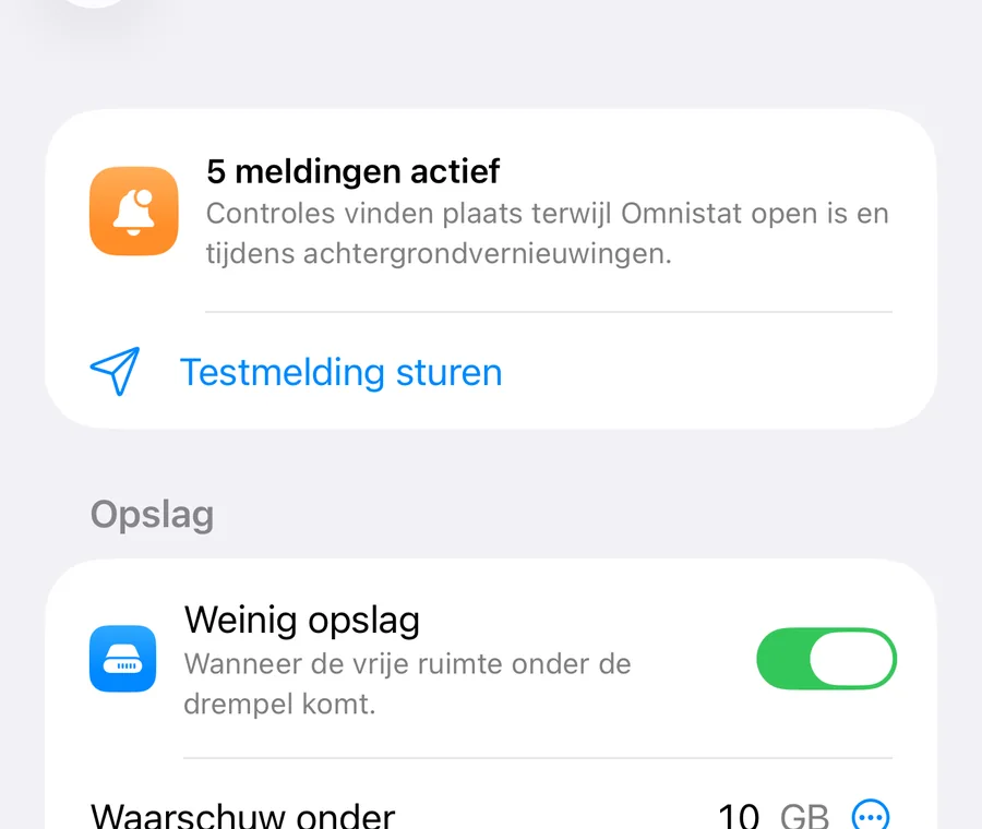 Het Meldingen-scherm met schakelaars voor weinig opslag en databundels, met hun drempels.